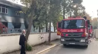Atıl haldeki spor salonunda çıkan yangın söndürüldü