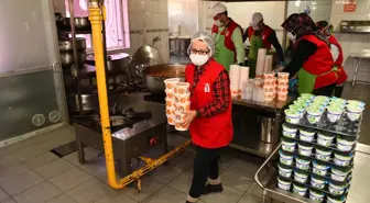 Tepebaşı Belediyesi İhtiyaç Sahiplerine Yemek Desteğinde Bulunuyor