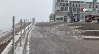Antalya'nın Tahtalı Dağı'na mevsimin ilk karı yağdı