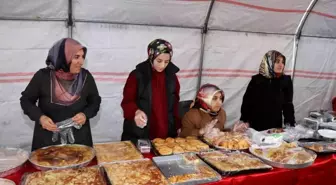 Camii İnşaatı için gönüllü bayanlar hayır çarşısı kurdular