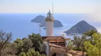 GELİDONYA FENERİ 86 YILDIR DENİZCİLERE IŞIK VERİYOR