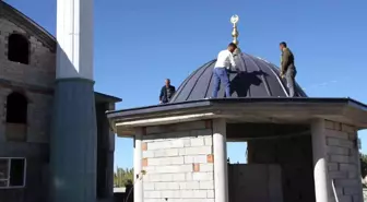 Hayırseverlerin yaptırdığı cami inşaatı devam ediyor
