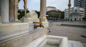 İzmir Saat Kulesi'ndeki çeşme musluklarına 'hırsızlık' önlemi