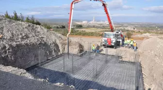 Soma'da maden havzasında kaldığı için taşınan mahallenin, yeni yerindeki konutların temeli atıldı