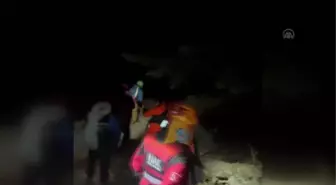 Uludağ'ın eteklerinde mahsur kalan iki paraşütçü kurtarıldı