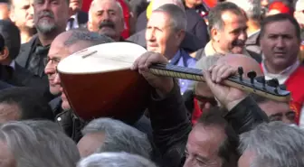 Alevi Yurttaşlar, Polis Müdahalesine Tepki Gösterdi: 'Siz Polissiniz, Elinizde Silahlarınız Var, Bizim Neyimiz Var? Sadece Biz İnancımız İçin Bu Yola...