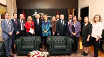Kılıçdaroğlu, 'Medya Dayanışma Grubu' Bileşenleri ile TBMM'deki Makamında Bir Araya Geldi