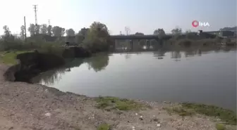 3 mahallenin bağlantısını sağlayan yolun yarısını nehir yuttu