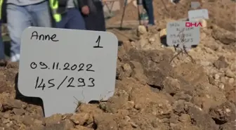 BURSA'DA SURİYE UYRUKLU AİLENİN EVİNDE ÇIKAN YANGINDA ÖLEN 9 ÖLÜ, YAN YANA TOPRAĞA VERİLDİ