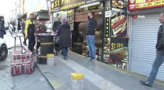 Esenyurt'ta satırla motosikletleri kıran esnaf konuştu : 'Sinirlenerek vurdum. Motosikletler bana ait'