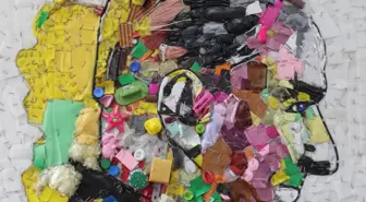 Hatay'da öğrenciler atık plastik ve metallerden Atatürk portresi yaptı