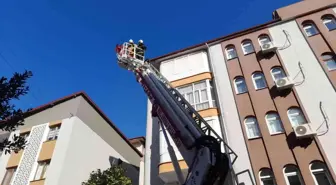 Bacada başlayan yangın çatıya sıçradı