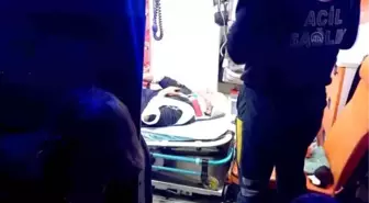 Dereye devrilen hafif ticari araçtaki 2 kişi yaralandı