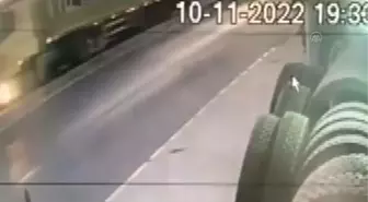 Tırın otomobile ve durağa çarpması sonucu 5 kişi yaralandı