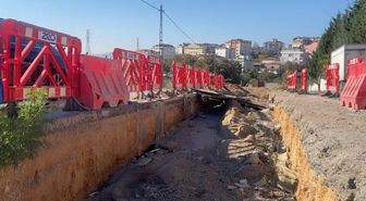 TUZLA'DA 'YÜKSEK GERİLİM' ÇUKURUNA OTOMOBİL DÜŞTÜ