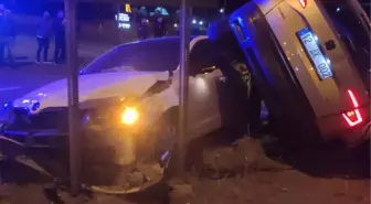 BİNGÖL'DE 2 OTOMOBİL ÇARPIŞTI 4 YARALI