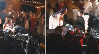 Gelin ve damat düğün salonunun ortasında yaptıkları hareketle konukları ayağa kaldırdı