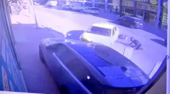 U dönüşü yapmak isteyen taksi ile motosiklet çarpıştı