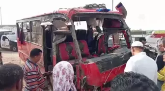 Mısır'da otobüs devrilmesi sonucu 20 kişi hayatını kaybetti