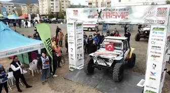 Dev arazi araçlarının engellerde yaşadığı zor anlar kamerada