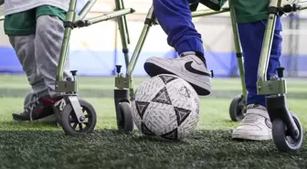 İstanbul'da buluşan serabral palsili çocuklar futbol oynadı
