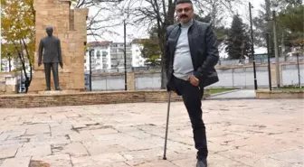 Tek bacağıyla saygı duruşuna geçmişti; DHA'ya o anı anlattı