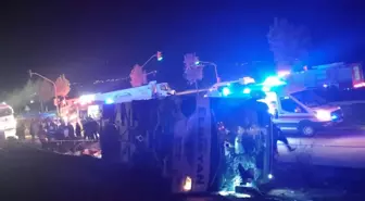 Denizli'de otobüsle kamyonun çarpışması sonucu 12 kişi yaralandı