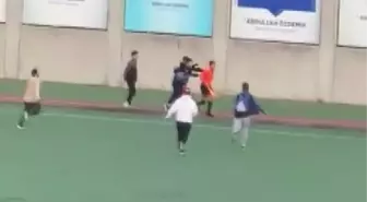 BAĞCILAR'DA HAKEME SALDIRI