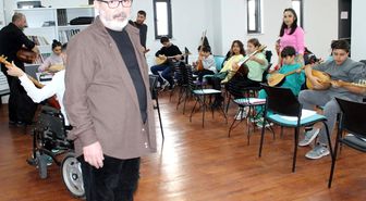 Müzik eğitimi alan engelliler hayata yeniden tutunuyor