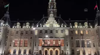 ROTTERDAM - Hollanda'da belediye binasına, Türkiye'ye destek için Türk bayrağı asıldı