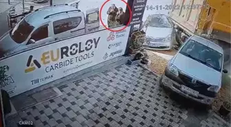 FRENİ BOŞALAN KAMYON, 3 OTOMOBİL İLE 2 YAYAYA ÇARPIP, İŞ YERİNE DALDI