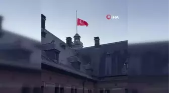 Rotterdam Belediyesi'nden Türkiye'ye anlamlı destekRotterdam'da belediye binasına Türk bayrağı asılarak yarıya indirildi