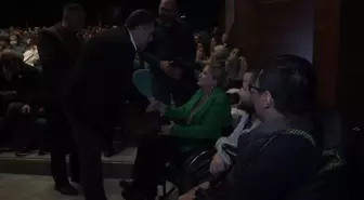 Esenyurt Belediye Tiyatrosu, 'Bize Kalan Azizlikler' İle Seyircisinden Tam Not Aldı