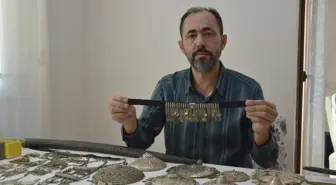 Manisalı eczacı sandıklarda saklanan yöresel takıların koleksiyonunu yapıyor