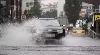 Meteoroloji Uzmanı Orhan Şen perşembe gecesine işaret etti: İstanbul'da sel uyarısı