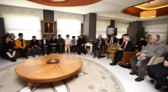 Ödüllü karikatüristler Başkan Erdem ile buluştu