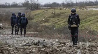 Ukrayna'da Rus güçlerinin çekildiği Herson bölgesinde mayın temizleme çalışmaları sürüyor