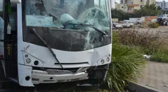 Antalya'da midibüsleri kaza yapan turistler başka araçla havalimanına götürüldü
