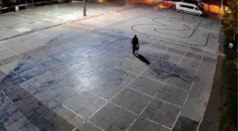 Atatürk Anıtı'na balyozla saldıran şüpheli tutuklandı