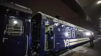 Ukrayna'da savaşın başlamasından sonra Herson'a giden ilk yolcu treni Kiev'den yola çıktı