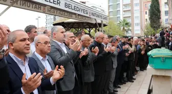 Kalp krizi sonucu yaşamını yitiren MHP Manisa İl Başkanı Öner son yolculuğuna uğurlandı