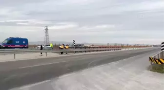 Kanala düşen otomobildeki 3 kişi öldü