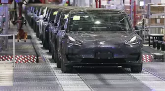 Tesla, arka lamba sorunu nedeniyle 300 binden fazla aracını geri çağırdı