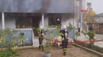 DÜZCE'DE EV İLE İNŞAAT HALİNDEKİ BİNADA ÇIKAN YANGINLAR SÖNDÜRÜLDÜ