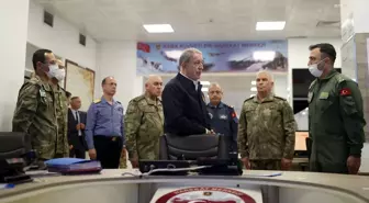 Hulusi Akar, Kuvvet Komutanlarıyla Birlikte Kara Kuvvetleri Harekat Merkezine Gitti