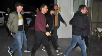 MOTOSİKLETLE YAKLAŞIP KURŞUN YAĞDIRAN ŞÜPHELİLER İLE AZMETTİRİCİLERİ YAKALANDI