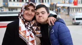 Down sendromlu Salih Çolak'ın annesi Kevser Çolak oğlunun yaşadığı mutluluğu anlattı