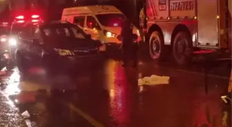 İSTANBUL-TUZLA'DA MOTOSİKLET İLE OTOMOBİL ÇARPIŞTI: 1 ÖLÜ