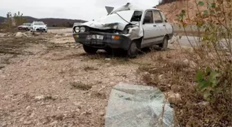 Otomobil, ağaç yüklü traktöre çarptı: 2'si bebek, 1'i çocuk 6 yaralı