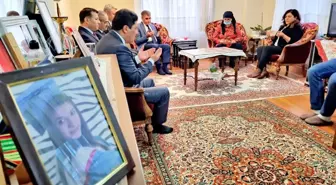 Karabük Valisi Gürel, şehit öğretmen Aybüke Yalçın'ın annesini ziyaret etti